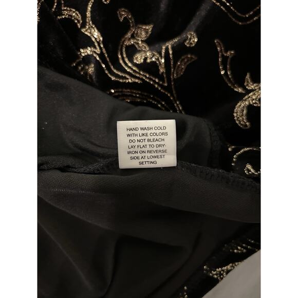 Notations Cardigans Women’s
Formal Black Burnout Floral Long Sleeve 1X Jacket - Picture 16 of 16